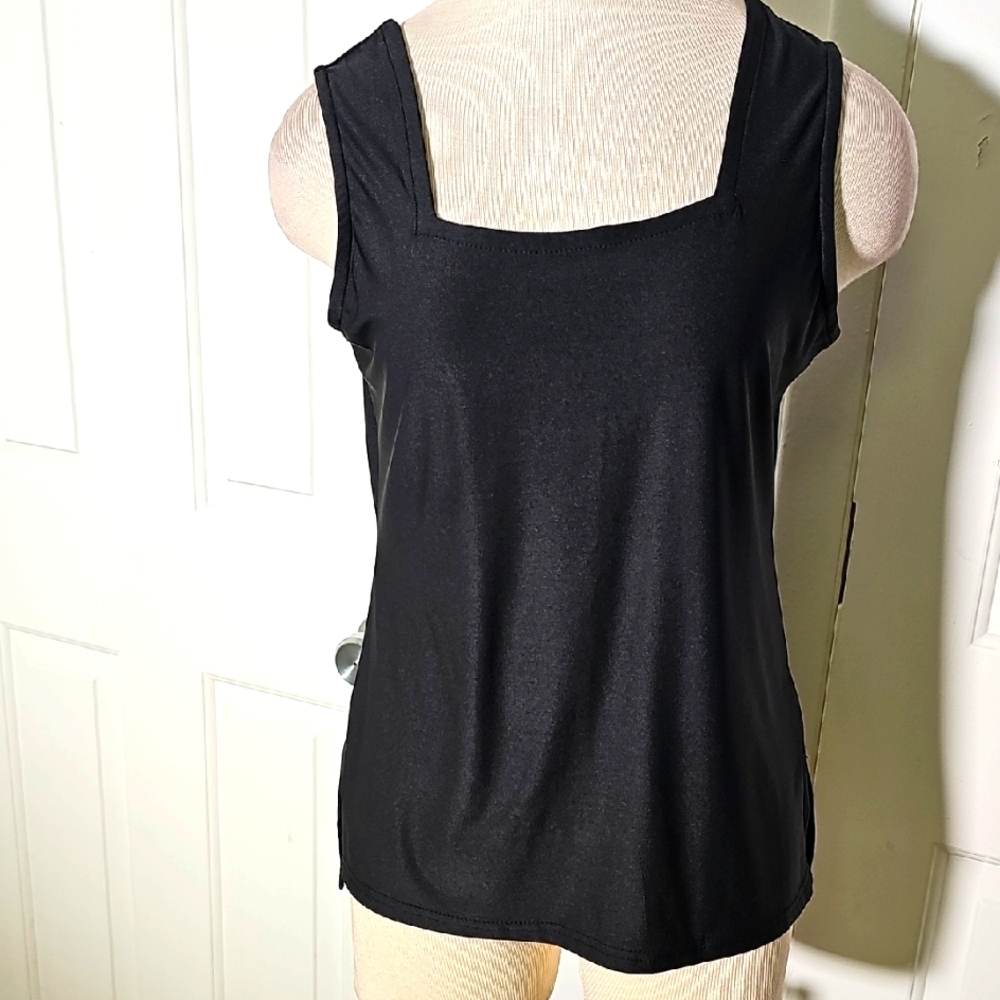 La Mer Luxe Black Sleeveless Women's Tank Top. Small But‎ Runs Bigger